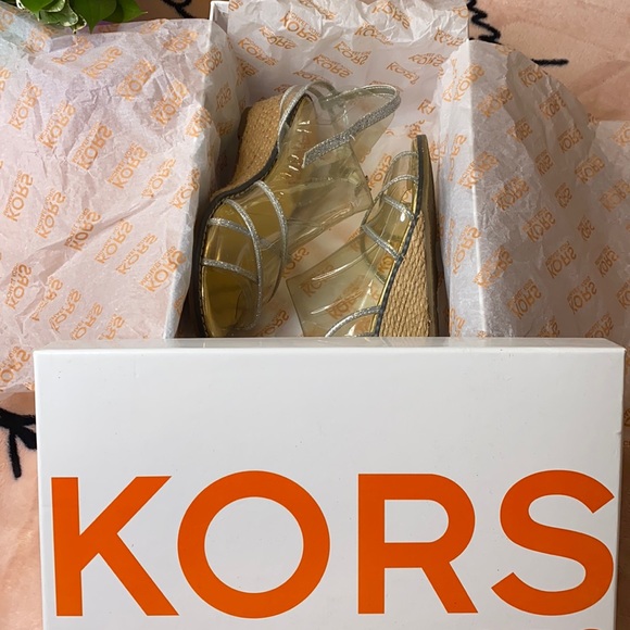 Micheal Kors Kid Heels - Picture 1 of 8